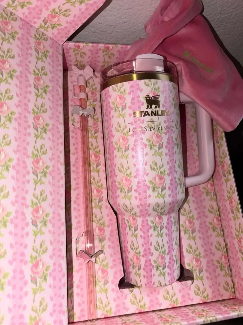 Stanley x LoveShackFancy 40oz FlowState Tumbler Blooming Heirloom Gift Set - Picture 2 of 5